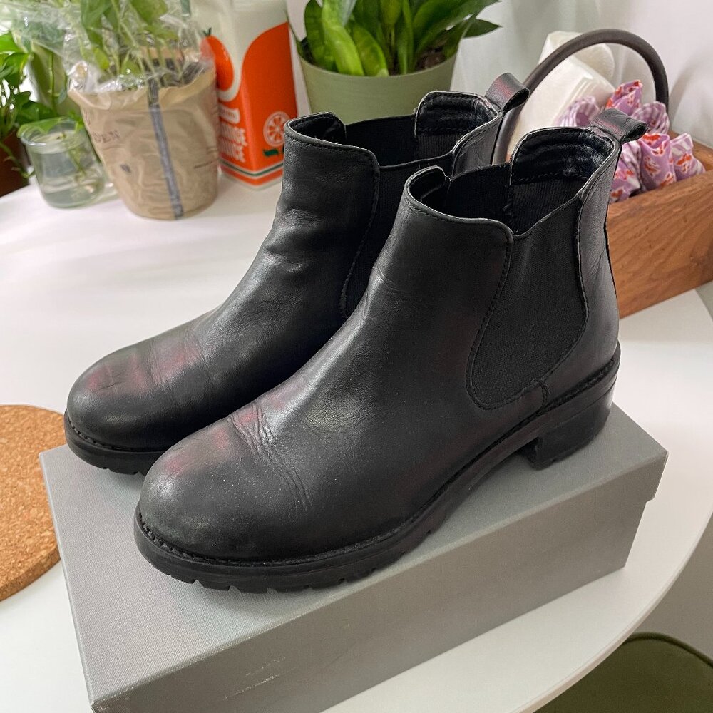 Urban Outfitters Black Leather Chelsea Boots